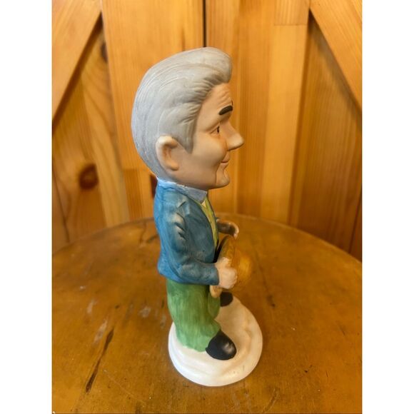 Royal Crown Porcelain Figurines 7.5"  Laurel Hardy (5589) Read - Picture 4 of 7